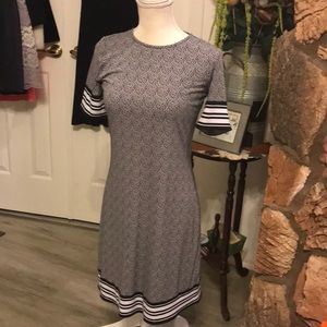 Printed black white polyester dress with over shoulder sleeves Michael Kors